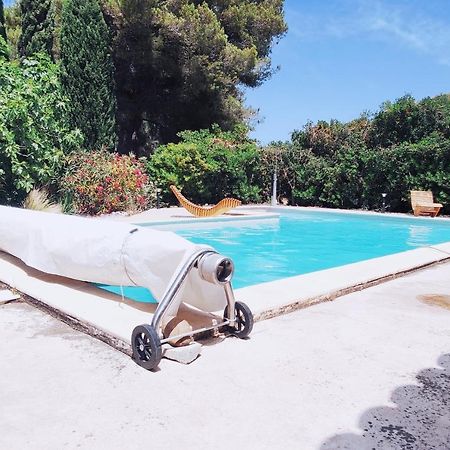 Offrez-Vous Un Sejour Dans Notre Studio T1 Bis A Entressen Une Grande Piscine Pour Se Rafraichir ,Un Espace De Jeux Pour Enfants Pour Des Heures De Divertissement Un Terrain De Petanque Pour Des Parties Endiablees Luaran gambar