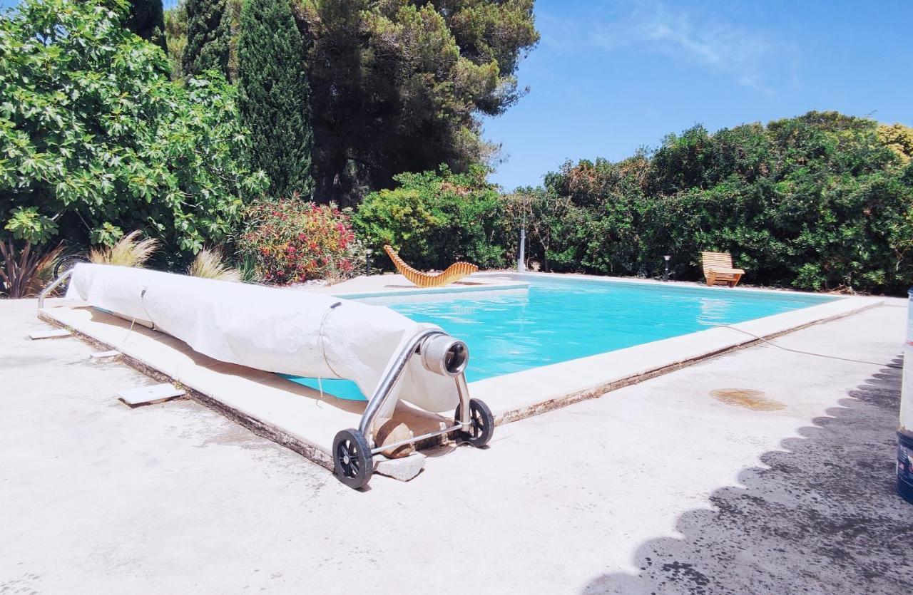 Offrez-Vous Un Sejour Dans Notre Studio T1 Bis A Entressen Une Grande Piscine Pour Se Rafraichir ,Un Espace De Jeux Pour Enfants Pour Des Heures De Divertissement Un Terrain De Petanque Pour Des Parties Endiablees Luaran gambar