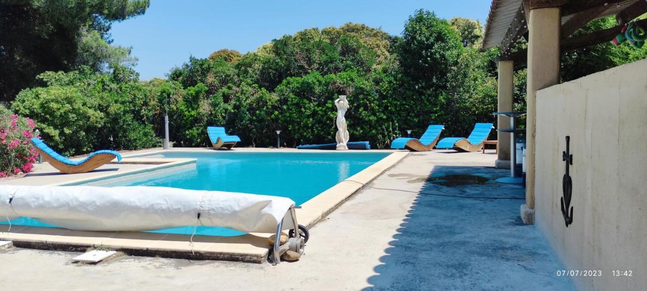 Offrez-Vous Un Sejour Dans Notre Studio T1 Bis A Entressen Une Grande Piscine Pour Se Rafraichir ,Un Espace De Jeux Pour Enfants Pour Des Heures De Divertissement Un Terrain De Petanque Pour Des Parties Endiablees Luaran gambar